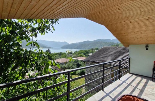 Ananuri House | family house-Ananuri Veranda
