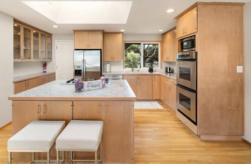 Mercer Island House | Family Retreat w Lake & Mt & City View, Gym, MI