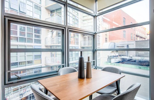Logan Circle Apartment | Generous Logan Circle 2BR w/W/D, Roof BBQ, walk to Metro, by Blueground