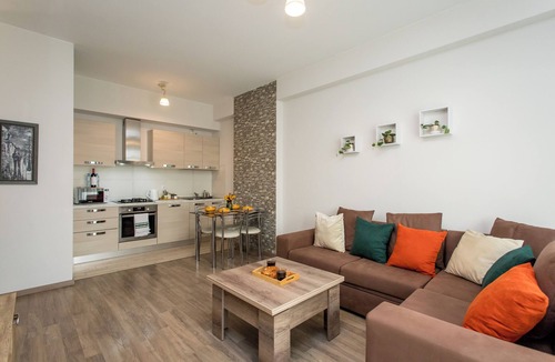 Saburtalo Apartment | GG Home – Cozy 1BR with City & Mtatsminda Views