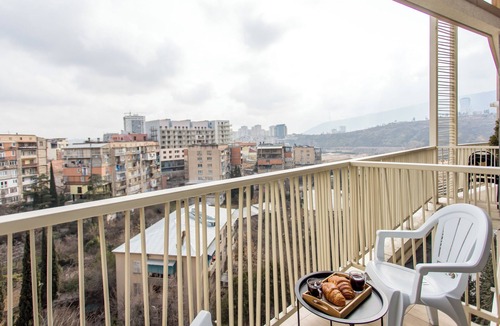 Saburtalo Apartment | GG Home – Cozy 1BR with City & Mtatsminda Views