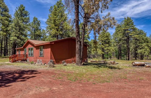 Parks House | Gorgeous & Historic 3 BR Log Cabin w/Forest Views /20 Minutes from Flagstaff/