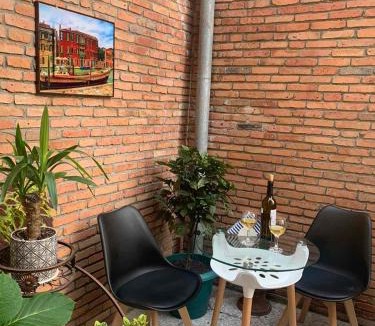 mtatsminda Apartment | Griboedov 13