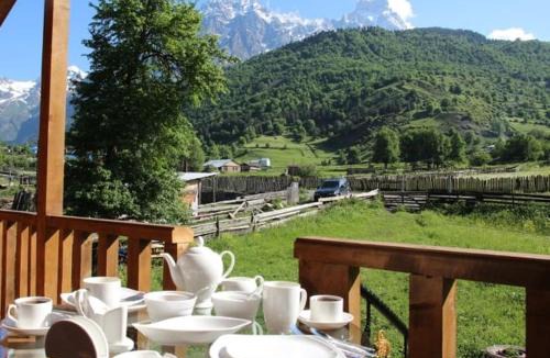 Mazeri House | Guest House Guli