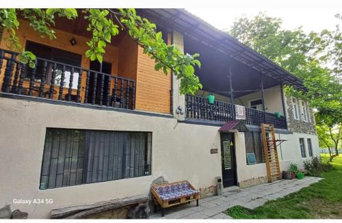 Vedzebi House | Guest House Iaraji