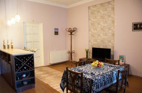 Sololaki House | Guest House Lile