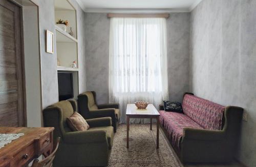 Mirzaani House | Guest House SaNDo
