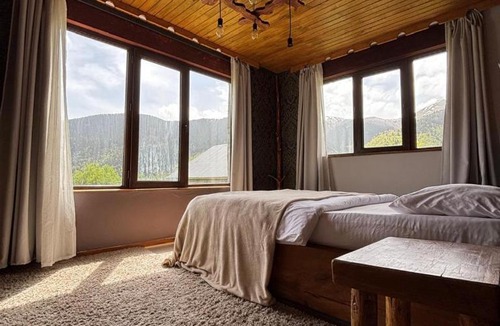 Mazeri House | Guest House Shuan