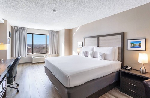 Oxon Hill Hotel | Harborside Hotel