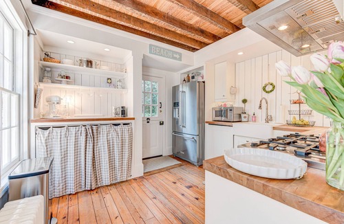 Old Town West House | Historic 4-bedroom Brockett's Row house in Old Town Alexandria