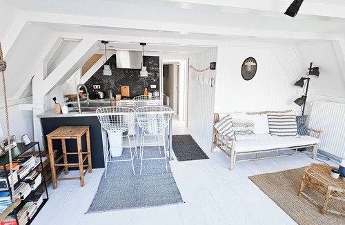 Grachtengordel-West Bed & Breakfast | Historic Canal house from 1618/Ecolicious design joyjoyjoy top floor/Canal view