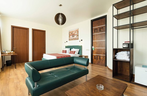 Sololaki Hotel | Hotel Flower