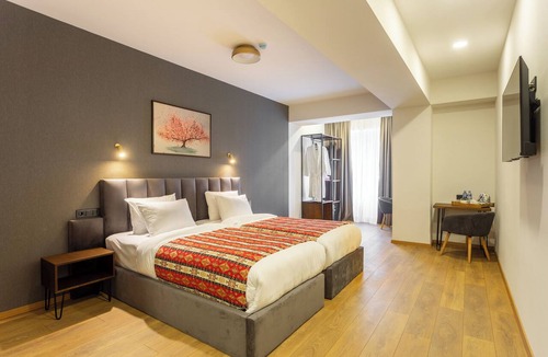 Sololaki Hotel | Hotel Flower