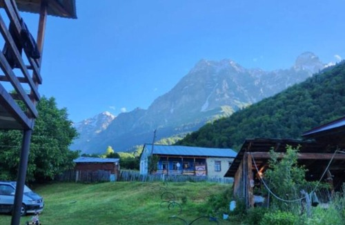 Mazeri Apartment | Iason Guest House in Mazeri- Cozy studio with WiFi, AC in fabulous Mestia