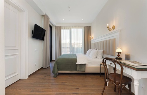 Avlabari Hotel | Iris