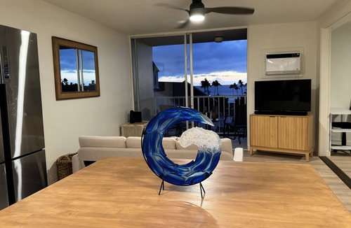 Historic Kailua Village Condo | Island Glow Kailua Village, AC and ocean views in the heart of Kailua Kona