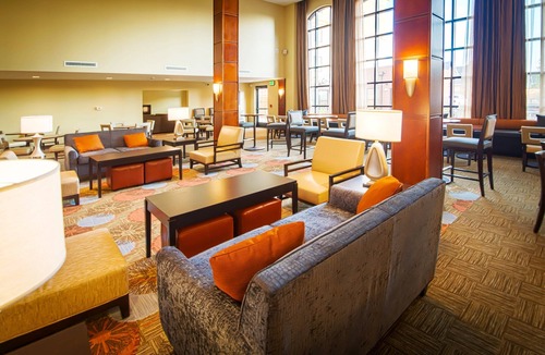 Northfield Apartment | King Suite | Free Breakfast Buffet Included. Gym & Pool Access.