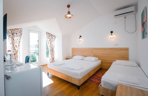 Bazaleti Hotel | Laguna Beach Club