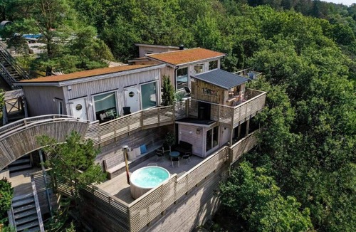 Lillhagen House | Lively vacation home with free breakfast