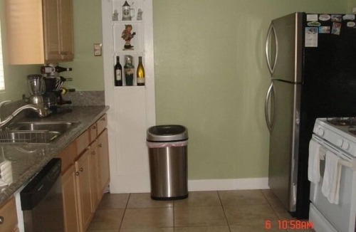 Hollywood House | LOCATION! LOCATION! House near Hollywood Walk of Fame & tourist attractions!