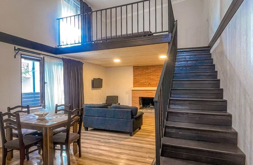 Likani Cottage | Loft House - 5 minutes to the City center. Pet-Friendly with isolated yard