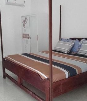 Katiet House | Losmen katiet beach front, lances right surf camp peter Homestay