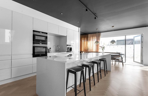 Garðabær House | Luxurious 6 bedroom townhouse with geothermal hot tub. 10min from downt. Reykjav