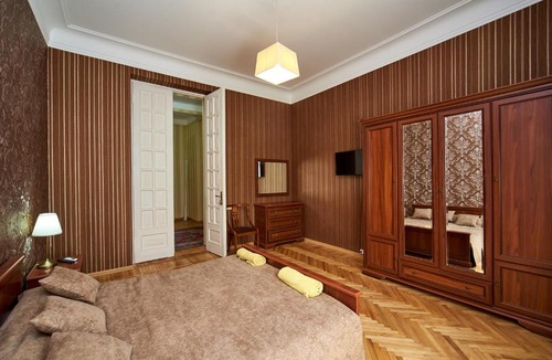 Tbilisi Apartment | Luxury 3 bed room apartment in the city center of tbilisi