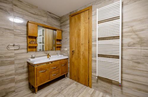 mtatsminda Apartment | Luxury Apartment III
