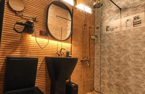 Chugureti Apartment | Luxury Home in Old Tbilisi with Terrace