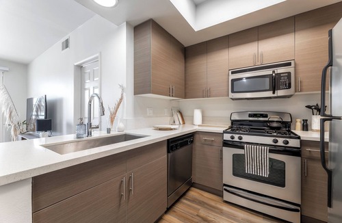 Del Rey Apartment | Luxury in the Heart of Marina Del Rey - Near Beach/Private Pool/Spa/Gym