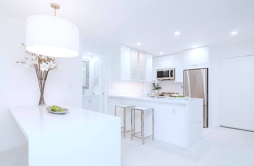 Sawtelle Condo | Magnificent Villa Blanca in the heart of Brentwood