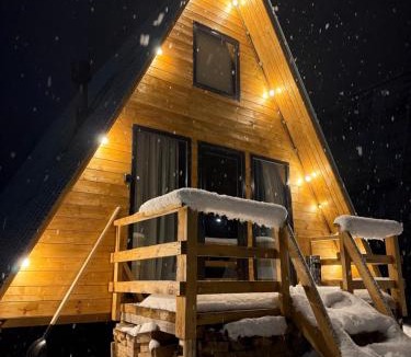 Bagvdanari Ski Chalet | Mestia Sunrise Cottage, 1BR Mountain Stay Svaneti