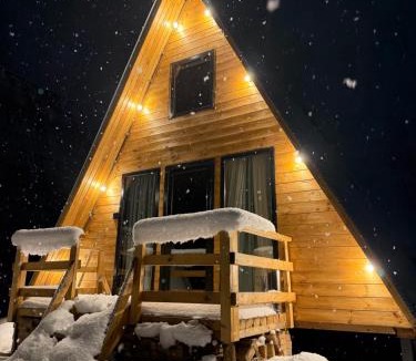 Bagvdanari Ski Chalet | Mestia Sunrise Cottage - 1BR Cosy Stay in Svaneti