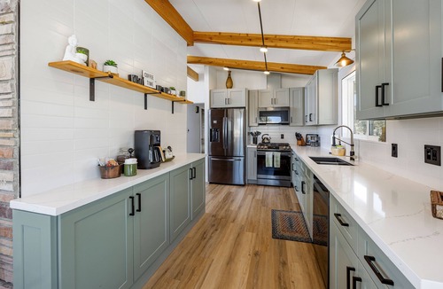 Prescott House | Mid Century Modern home in the boulders. Amazing views. 1 mile from downtown.