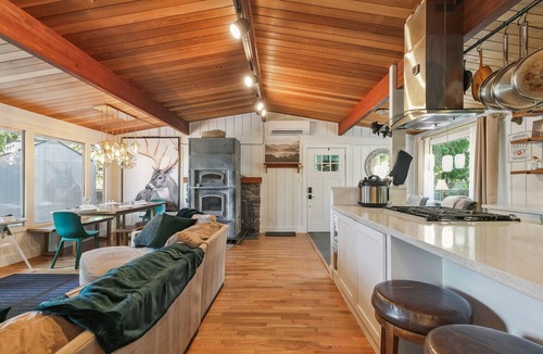 Sammamish Cabin | Midcentury Waterfront Retreat w/hottub dock beach