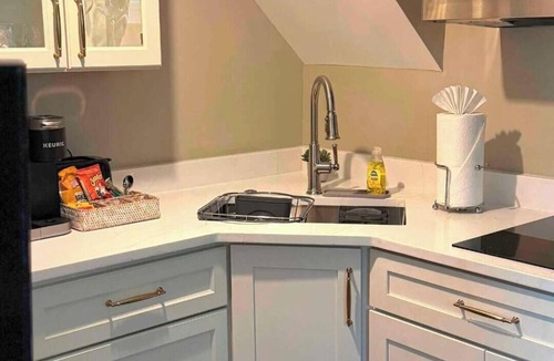 Trinidad Apartment | Modern 1-bedroom Lower level apartment by Union Market/H st. + Dedicated Parking