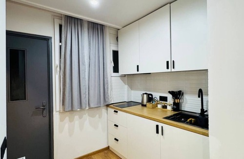 Sololaki Apartment | Modern Comfort in a Historic Tbilisi Home