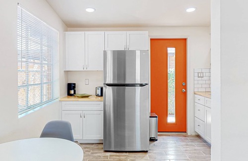 Palo Verde House | Modern Dog-Friendly SW Retreat w/Covered Parking & Pastries Delivered To You!
