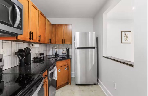 Hill East Apartment | Modern & Elegant Retreat Cozy Capitol Hill Getaway