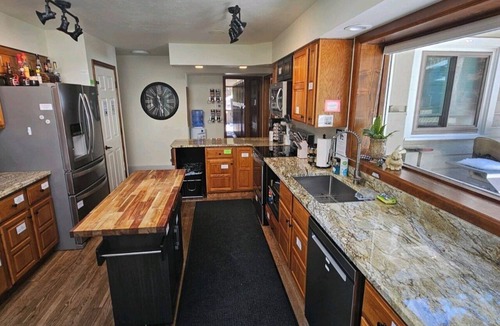 Doubleheader House | Morrison Retreat ~ 15 Min To Red Rocks Amphitheatre ~ Hot Tub, Game Room, Views