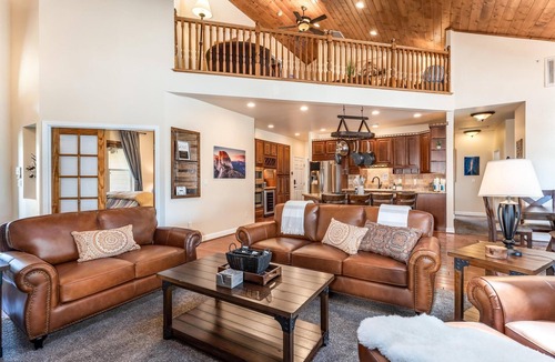 Coarsegold House | Mountain Elegance w/pool, spa, projector