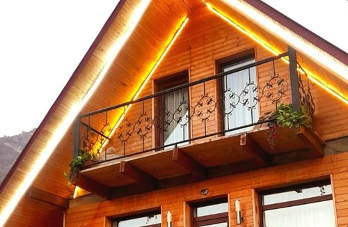 Stepantsminda Villa | Mountain flower cottage