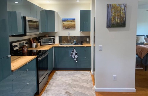 Kachina Village Cottage | Mountain Pines Cottage Guest House over Garage on Quiet Cul-de-sac + Hot Tub!