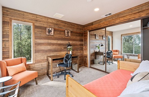 Mariposa Cabin | Mountain Retreat on 5 acres with nature views, deck, hot tub, EV charging