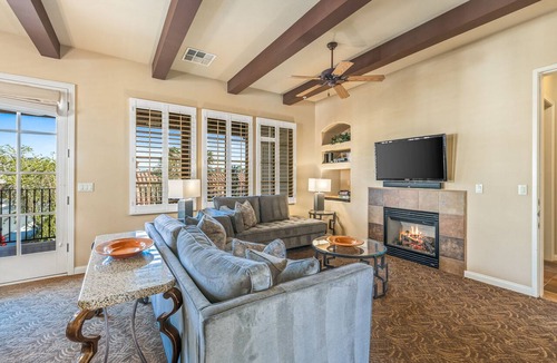 La Quinta Condo | Mountain View! Luxurious Villa near Clubhouse with Mountain Views - Pet Friendly! - Upstairs (C48)