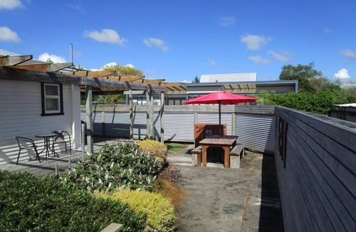 Martinborough House | NewYorkNewYork: Fast Fibre, Sky&Smart TV, all Linen and Cleaning Fee included.