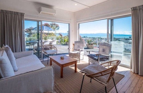 Tahunanui House | Ocean View with Kiwi Vibe your perfect beach escape