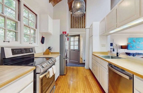 Maunaloa House | Oceanfront Molokai Condo with Lanai, Pool & Beach Access