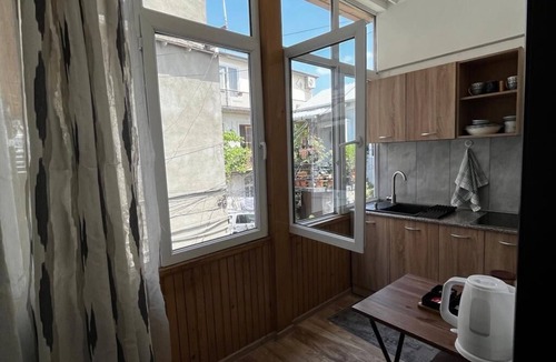 mtatsminda Apartment | Opera Apartment Sleeps 4 with Patio